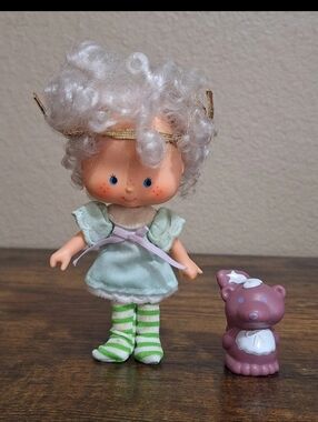1979 Kenner/American Greetings Strawberry Shortcake Angel Cake Doll & Pet